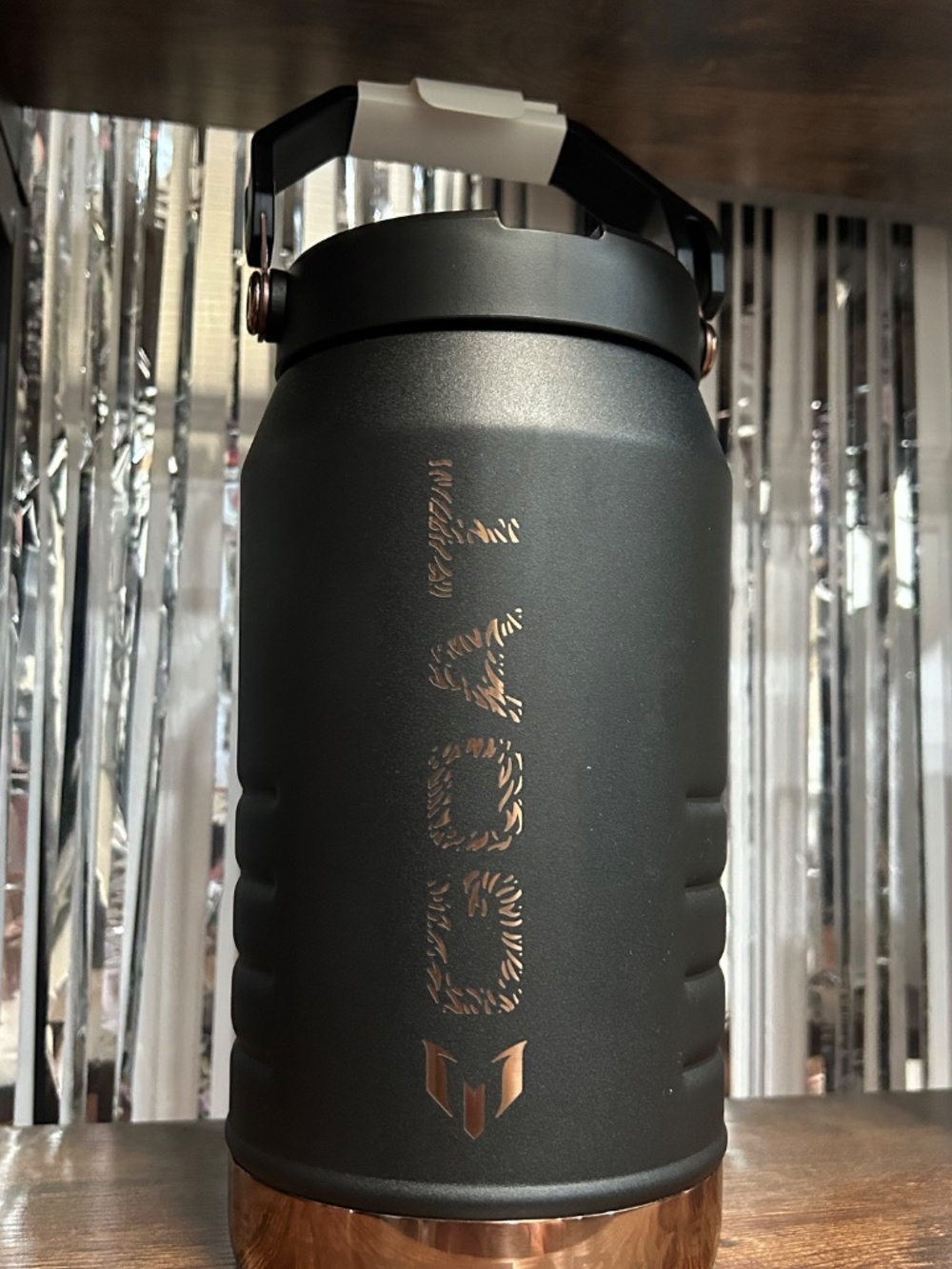 Messi x Stanley IceFlow Flip Straw Jug | 64 OZ - Messi GOAT Black - Picture 4 of 4